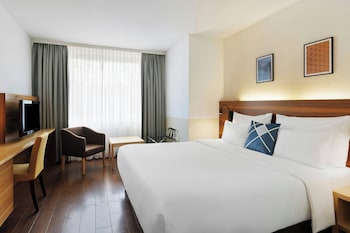 Standard Room, 1 King Bed