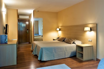 Standard Room, 1 Double or 2 Twin Beds