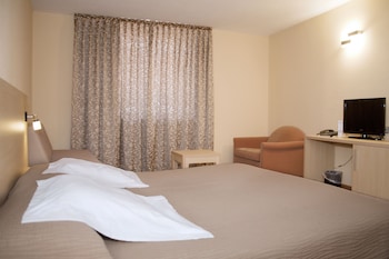 Standard Room, 1 Double or 2 Twin Beds