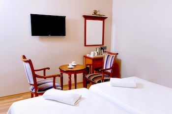 Economy Twin Room, 2 Twin Beds, No Windows
