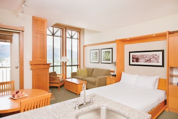 Upper Floor, Studio Suite