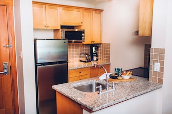 Upper Floor, Studio Suite