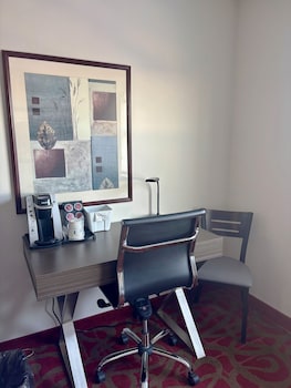 Business Deluxe Room, 1 King Bed, Non Smoking
