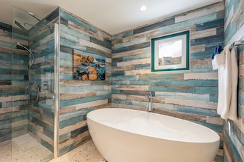 Honeymoon Suite