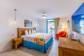Superior Studio, 1 King Bed, Non Smoking, Ocean View