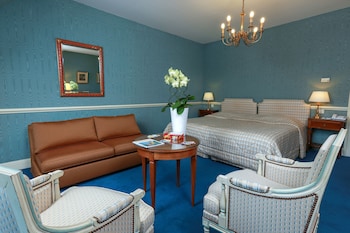 Tradional Family Room
