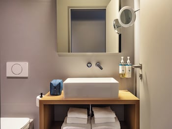 Medium Room with Balcony