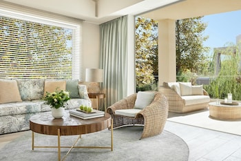 Suite, 1 Bedroom, Garden View (Grand Balcony)