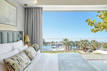 Suite, 1 Bedroom, Pool View (Grand Balcony)