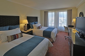 Classic Room, 2 Double Beds, Pool View