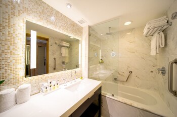 Classic Room, 2 Double Beds, Pool View