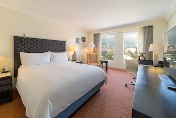 Classic Room, 1 King Bed, Pool View