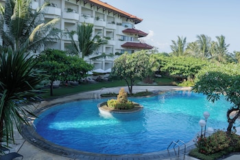 New Premiere Pool View