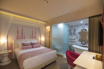 Girls Suite