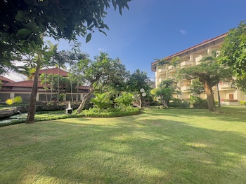 Connecting Premiere Garden