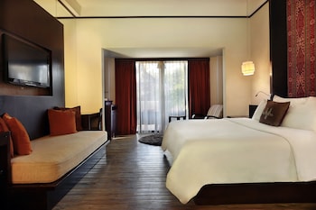 Deluxe Room, 1 King Bed with Sofa bed