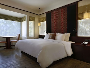 Executive Room, 1 King Bed with Sofa bed