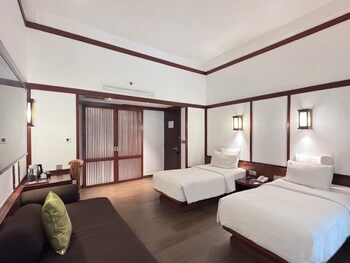 Deluxe Room, 2 Twin Beds, Bathtub
