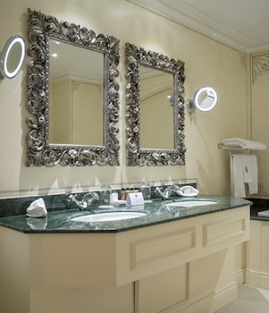 Deluxe Woodland View Room