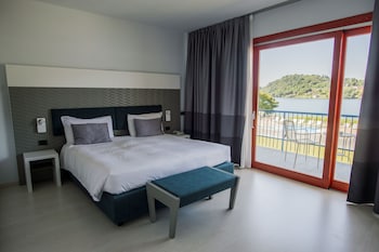 Double or Twin Room, Lake View (No Lift)