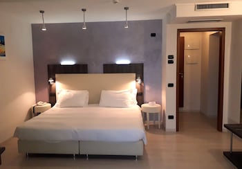 Double or Twin Room, Lake View (No Lift)
