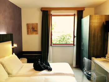 Double or Twin Room (With lift)