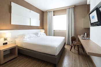 Superior Room, 1 King Bed, Non Smoking