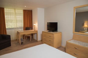 Standard Room, 1 Queen Bed