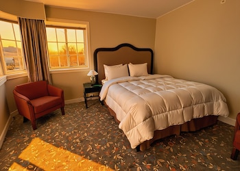 Family Room, Connecting Rooms