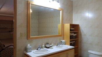 Honeymoon Suite with Kitchen