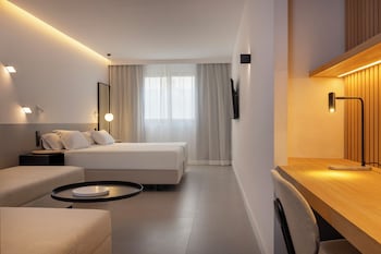 Double Room (Lounge)