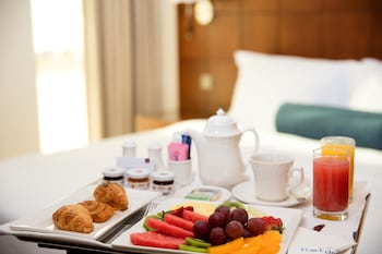 Classic Room, 1 King Bed (Guest)