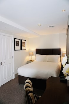 Family Room, 2 Bedrooms