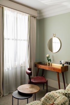 Junior Studio Suite, 1 King Bed (Lower Ground Floor)