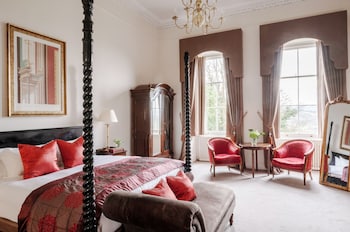 Feature King Bedded Room in Historic Mansion House