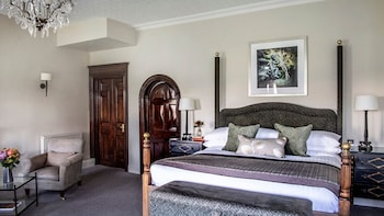 Feature Room