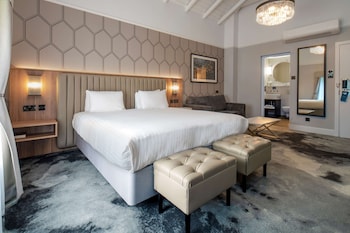 Suite, 1 Double Bed, Non Smoking (with Single Sofabed)