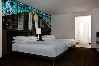Room, 2 Double Beds, City View