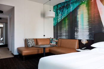 Room, 1 King Bed, City View
