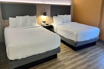 Room, 2 Queen Beds, Mobility Accessible, Non Smoking (Mobility/Hearing Accessible)