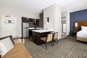 Studio, 1 King Bed with Sofa bed (Hearing Accessible)