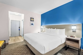 Standard Suite, 1 King Bed, Non Smoking