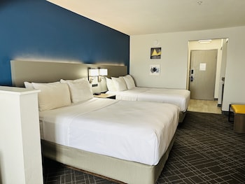 Suite, 2 Queen Beds, Non Smoking