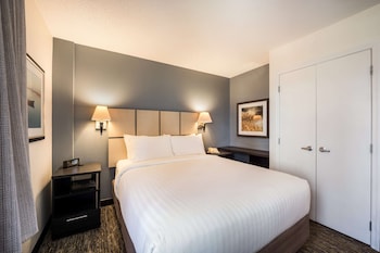 Suite, 1 Queen Bed, Accessible (Mobility Tub One Bedroom)