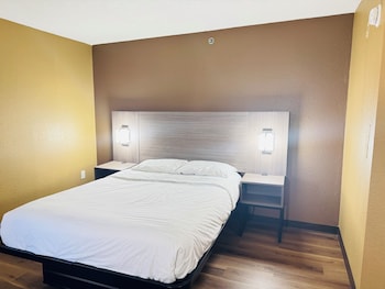 Room, 1 Queen Bed, Accessible, Non Smoking (Accessible Tub)