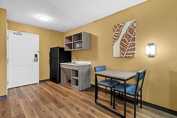 Room, 1 Queen Bed, Accessible, Non Smoking (Accessible Tub)