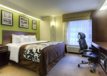 Room, 1 King Bed, Accessible, Ground Floor
