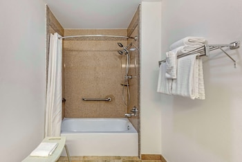 Standard Room, 2 Queen Beds, Accessible, Bathtub