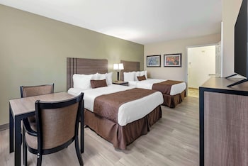 Standard Room, 2 Queen Beds, Accessible, Bathtub