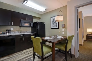 1 Bdrm Ste 2 Dbles NoSmk